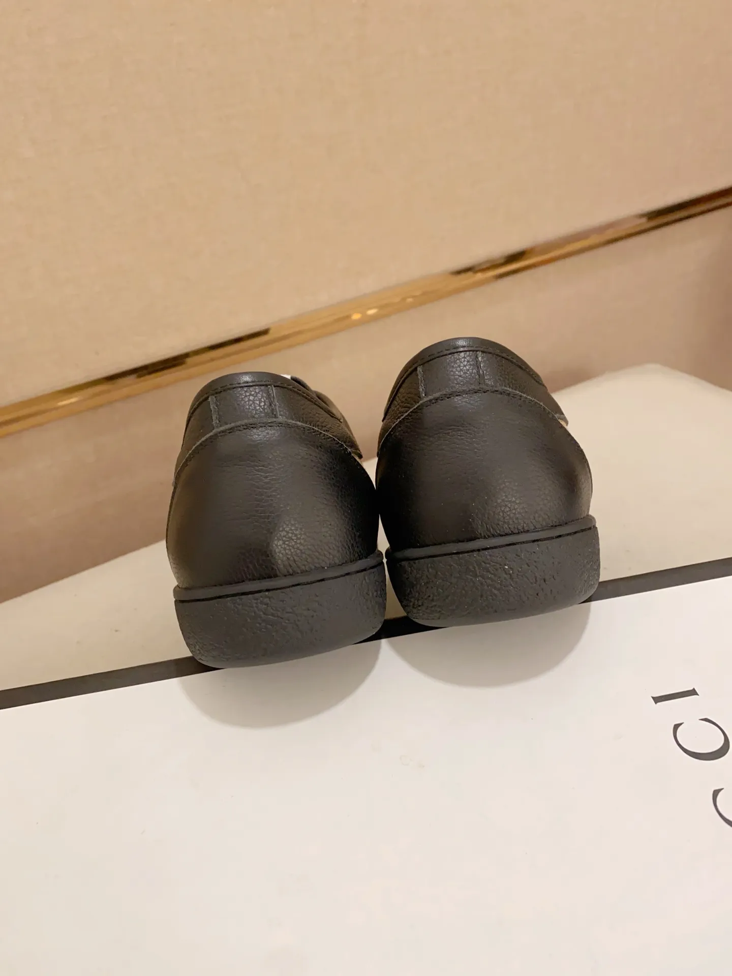 Men's clothing and shoes💰:400💰 (GUCCI) The latest model from the official website 🎁🎁Casual and fashionable men's shoes👟, hot style 💥The version is simple and elegant, exclusive for trendy men. Unique official website latest brand elements 👑Gucci original decoration, fashionable and generous, the fabric is original cowhide ✅sheepskin lining, the official website specifies wear-resistant casual outsole, the classic model is taken in kind at the counter🎬38-44 (45 is not returned or exchanged)